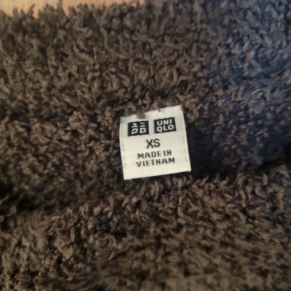 Dark Charcoal Fuzzy Knit Sweater Uniqlo XS Cozy Pullover - Picture 2 of 3